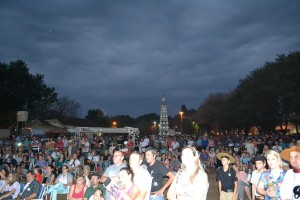 Em 2015 a comunidade compareceu ao Parcão para participar dos festejos dos 84 anos de Santa Rosa